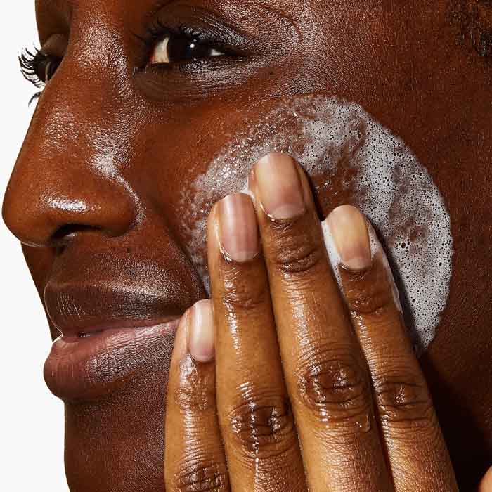 غسول سيرافي SA لتنعيم البشرة